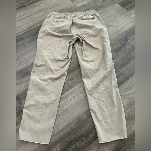 Vuori Ripstop Pants – Women’s Size M – Organic Cotton Stretch – Neutral Beige - Picture 3 of 7